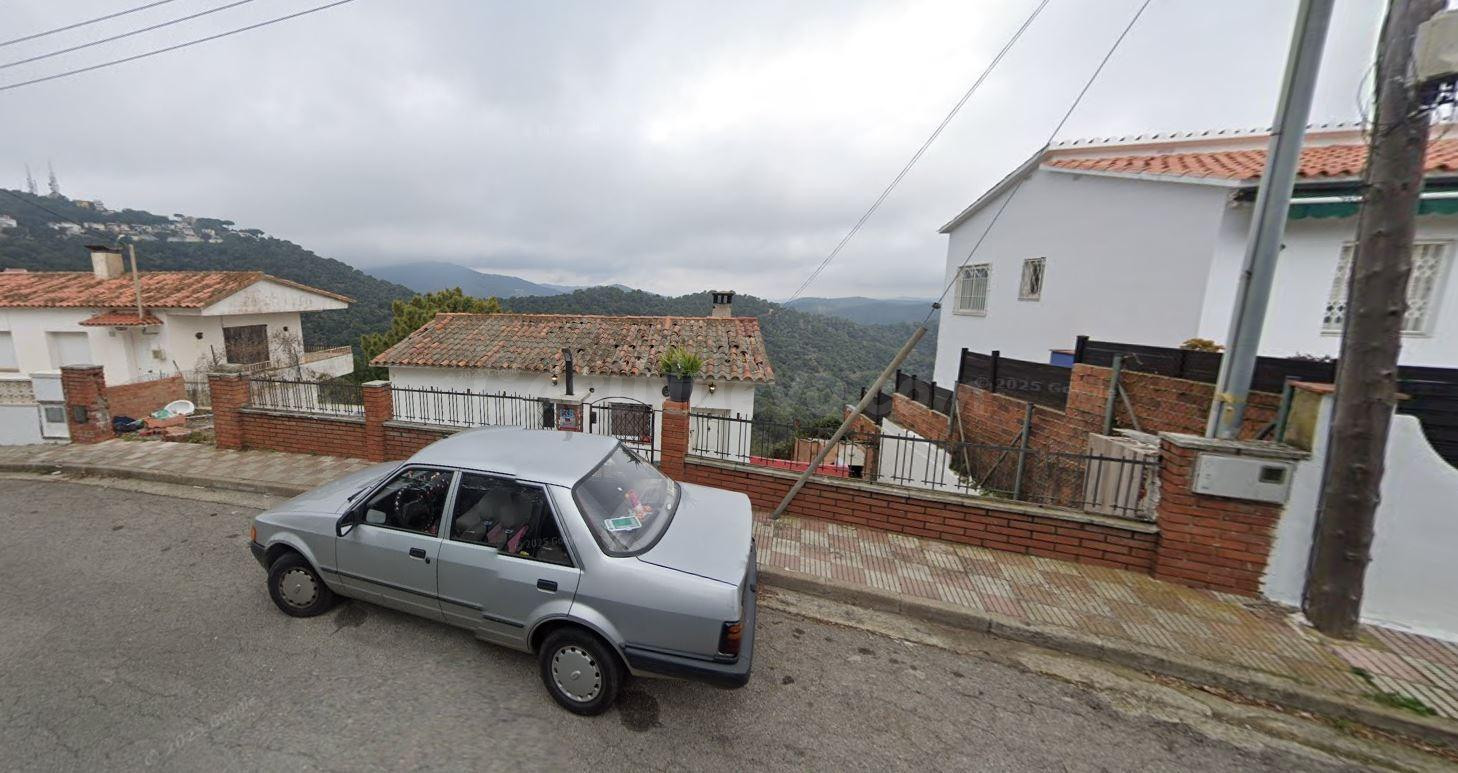 Se vende casa OKUPADA independiente en Calle Lloret 138 de P - foto 2
