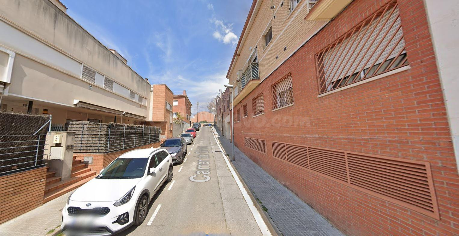 Se vende piso OKUPADO en Rubí (Barcelona). - foto 2