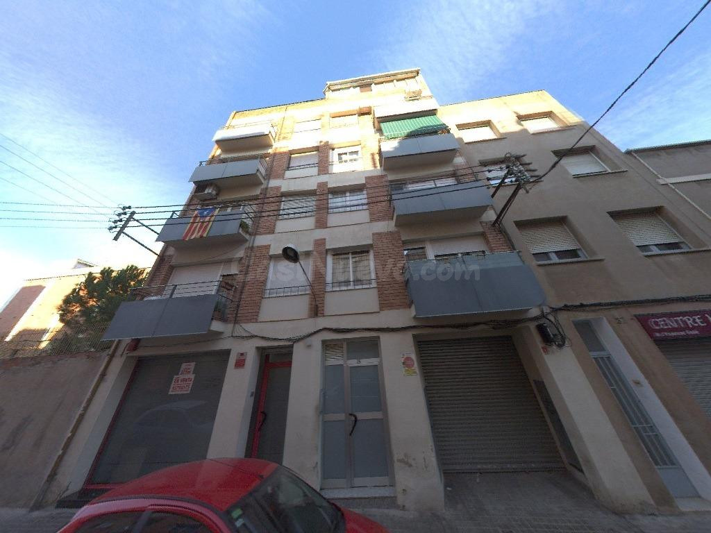 Se vende Piso OKUPADO en Calle Santiago Rusiñol De 35 Sabade