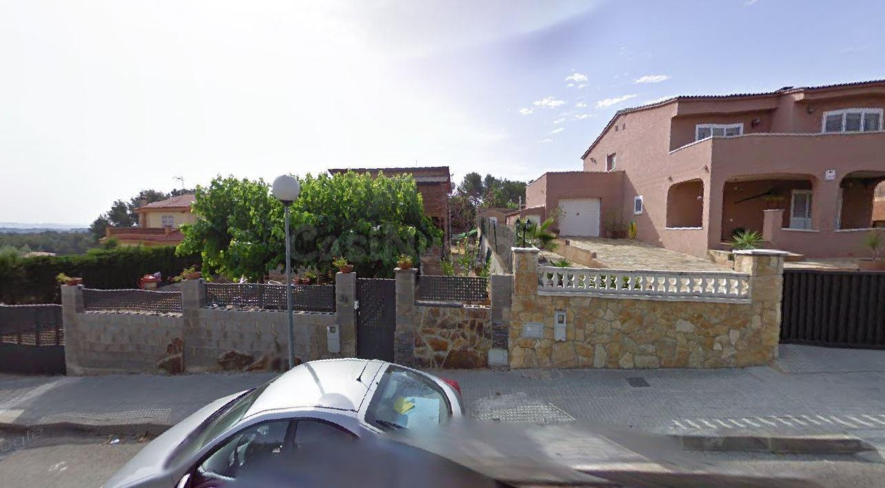Se vende chalet OKUPA en Calle de la Pau 34 en El Catllar (T - foto 2
