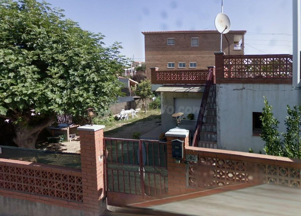 Se vende casa OKUPADA en Calle Passió 10 de Rubí (Barcelona) - foto 3