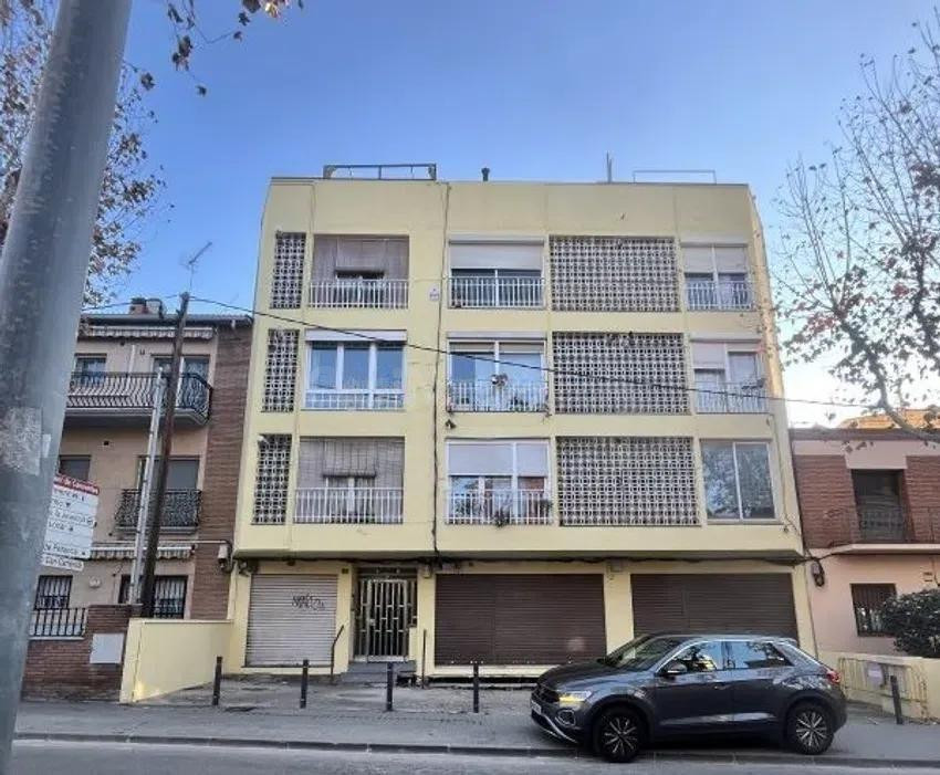 Se vende PISO OKUPADO en Avenida Canovelles 8 de Canovelles 