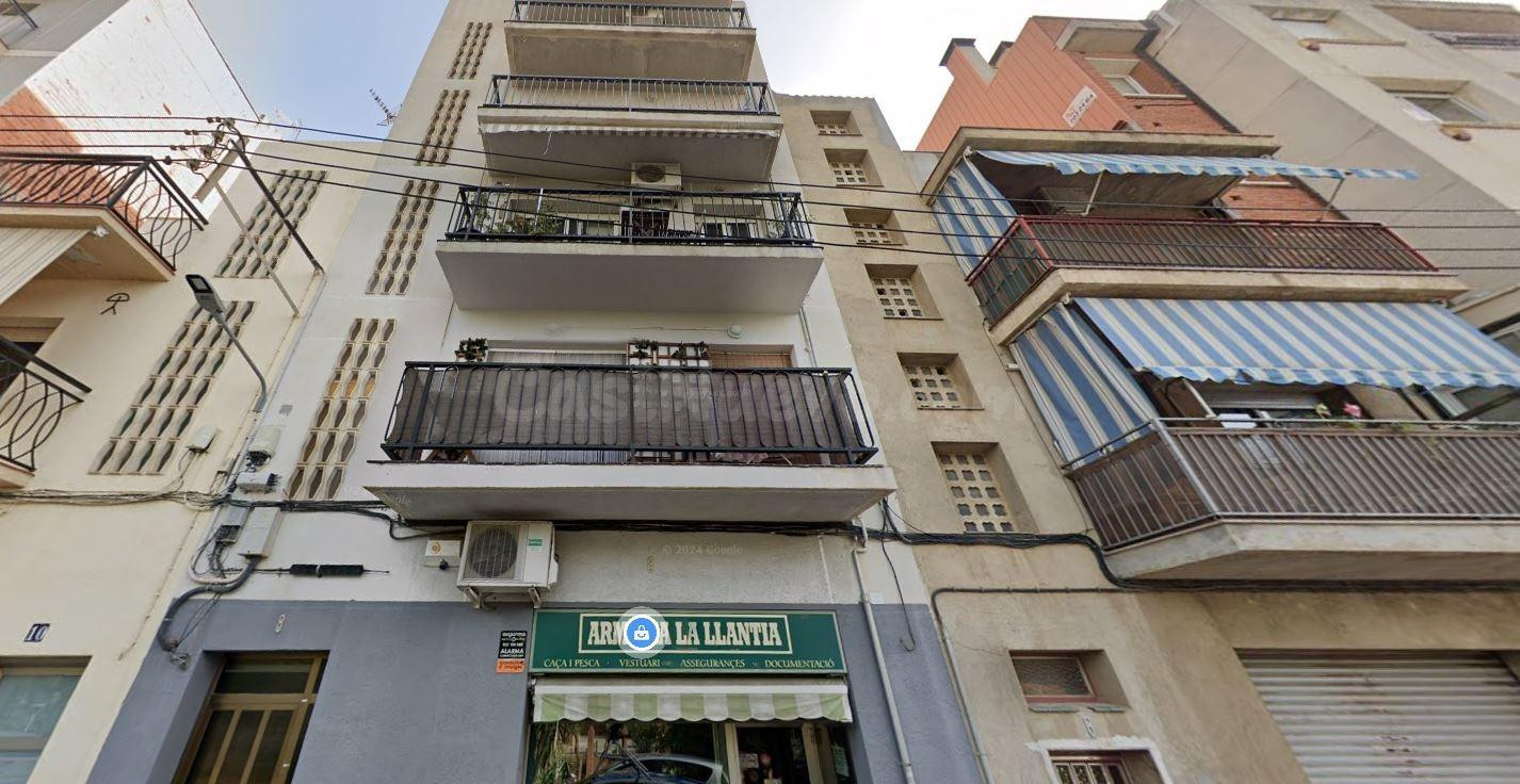 Se vende piso OKUPA en Calella de Mataró (Barcelona). - foto 2