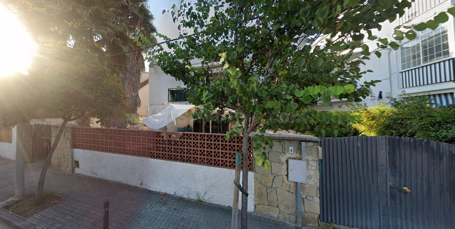 Se vende piso OKUPA en Aragó de Castelldefels (Barcelona).