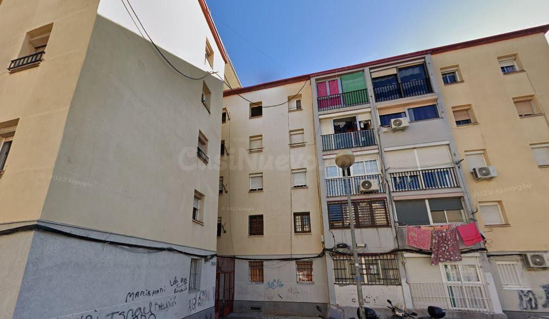 Se vende piso OKUPA en Calle Santa Joana Lestonnac 13 de Bad - foto 2
