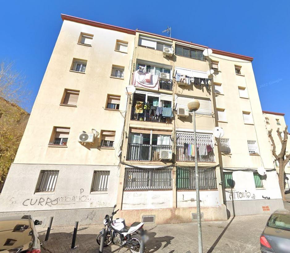 Se vende piso OKUPA en Calle Santa Joana Lestonnac 13 de Bad - foto 3