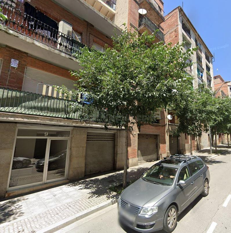 Se vende piso OKUPADA en Calle Sant Ignasi 9 de Manresa (Bar