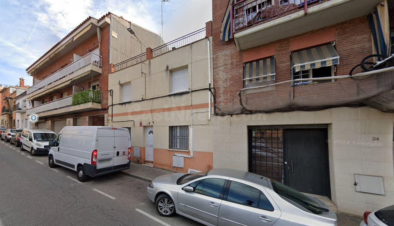 Se vende piso OKUPA en Calle Barcelona 11 SemiSótano 11 de R