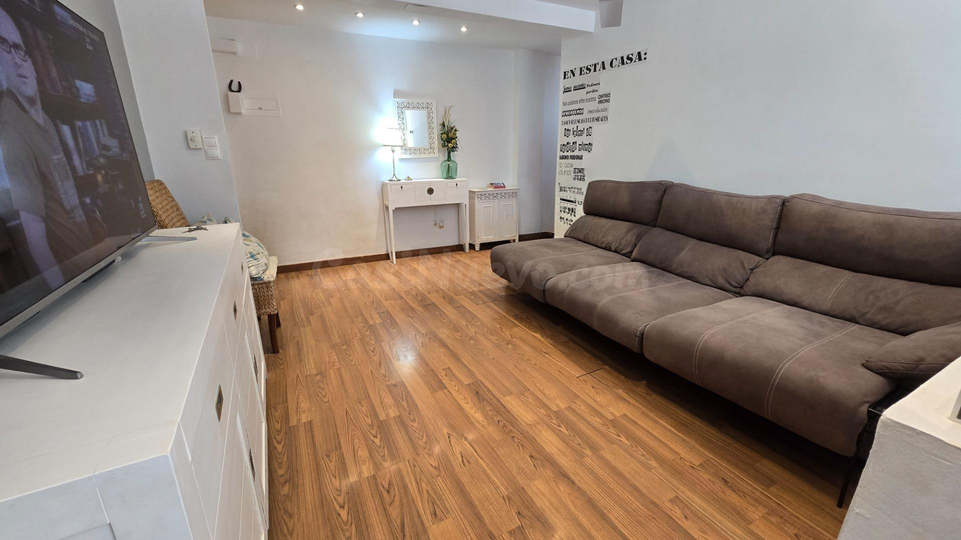 ¡Amplio Piso en Elche con Terraza Ideal para Tu Familia! ✨ - foto 2