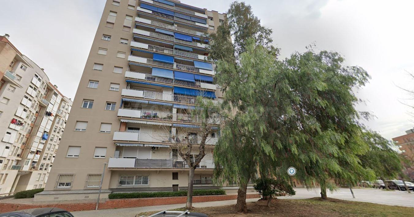 Se vende piso OKUPA en Francesc de Trabal en Sabadell (Barce