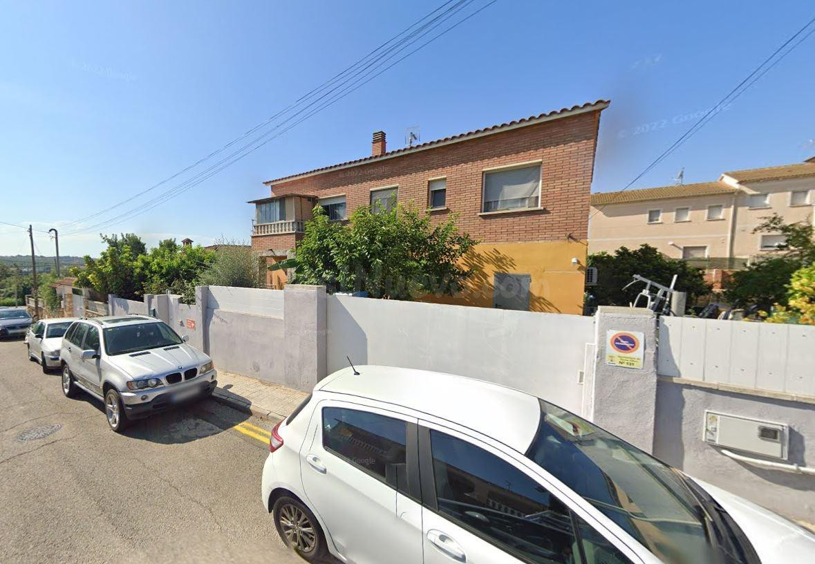 Se vende casa OKUPADA en Calle Sant Narcís 20 de Santa Oliva