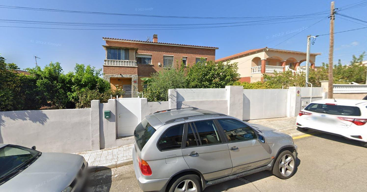 Se vende casa OKUPADA en Calle Sant Narcís 20 de Santa Oliva - foto 3