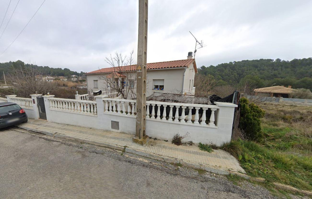 Se vende casa independiente OKUPA en Avenida Torrelles 18 de El Montmell (Tarragona).