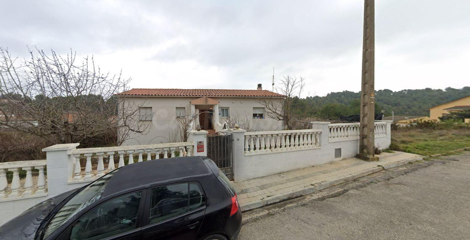 Se vende casa independiente OKUPA en Avenida Torrelles 18 de - foto 3