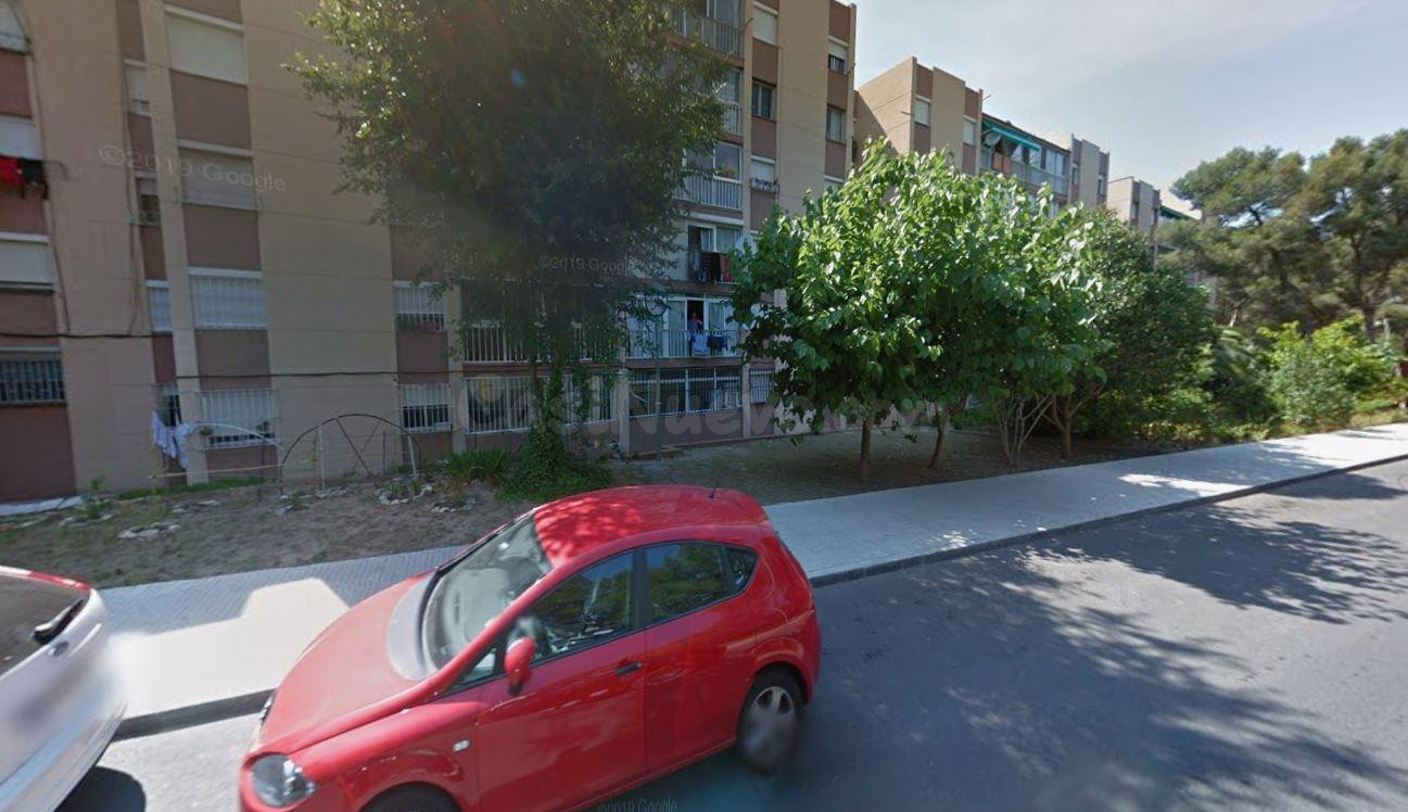 Se vende piso OKUPA en Avenida Pallaresos 105 de Sant Salvad - foto 2