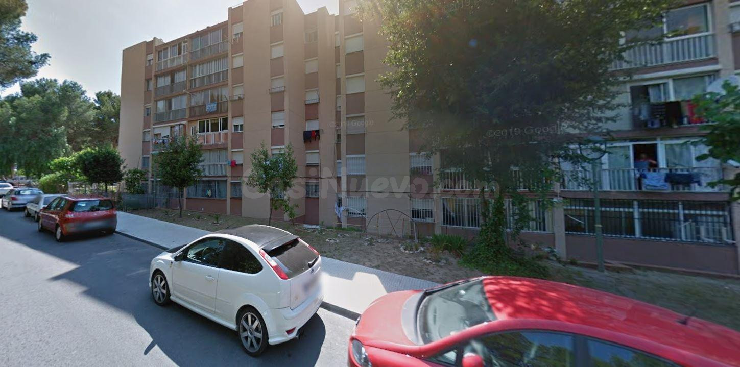 Se vende piso OKUPA en Avenida Pallaresos 105 de Sant Salvad - foto 3