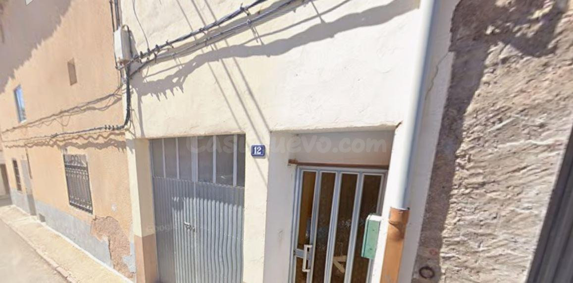 Se vende casa OKUPADA en Calle Santa Bárbara 12 de Santa Eul