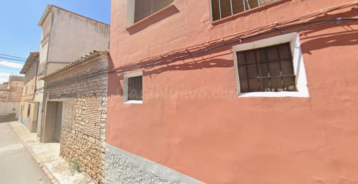 Se vende casa OKUPADA en Calle Santa Bárbara 12 de Santa Eul - foto 2