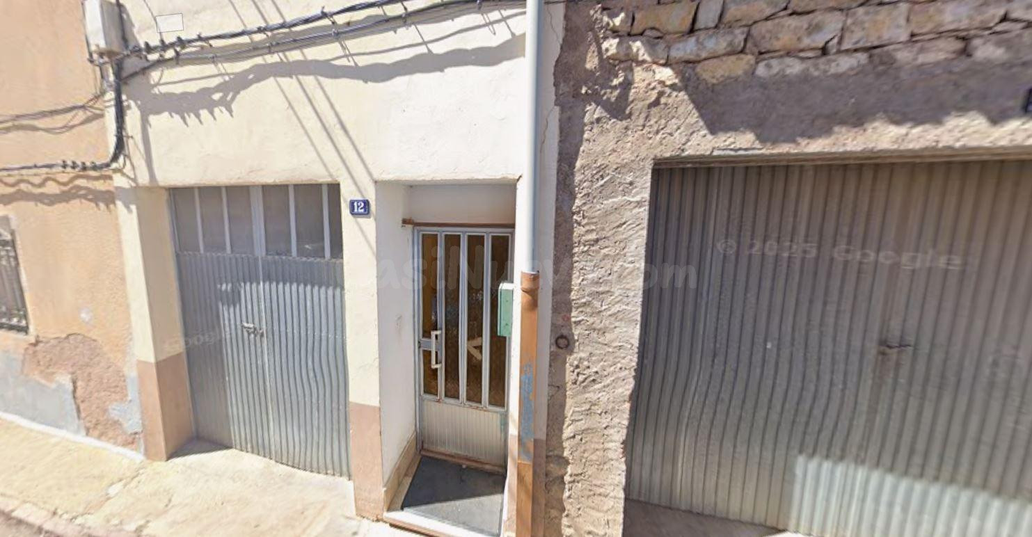 Se vende casa OKUPADA en Calle Santa Bárbara 12 de Santa Eul - foto 3