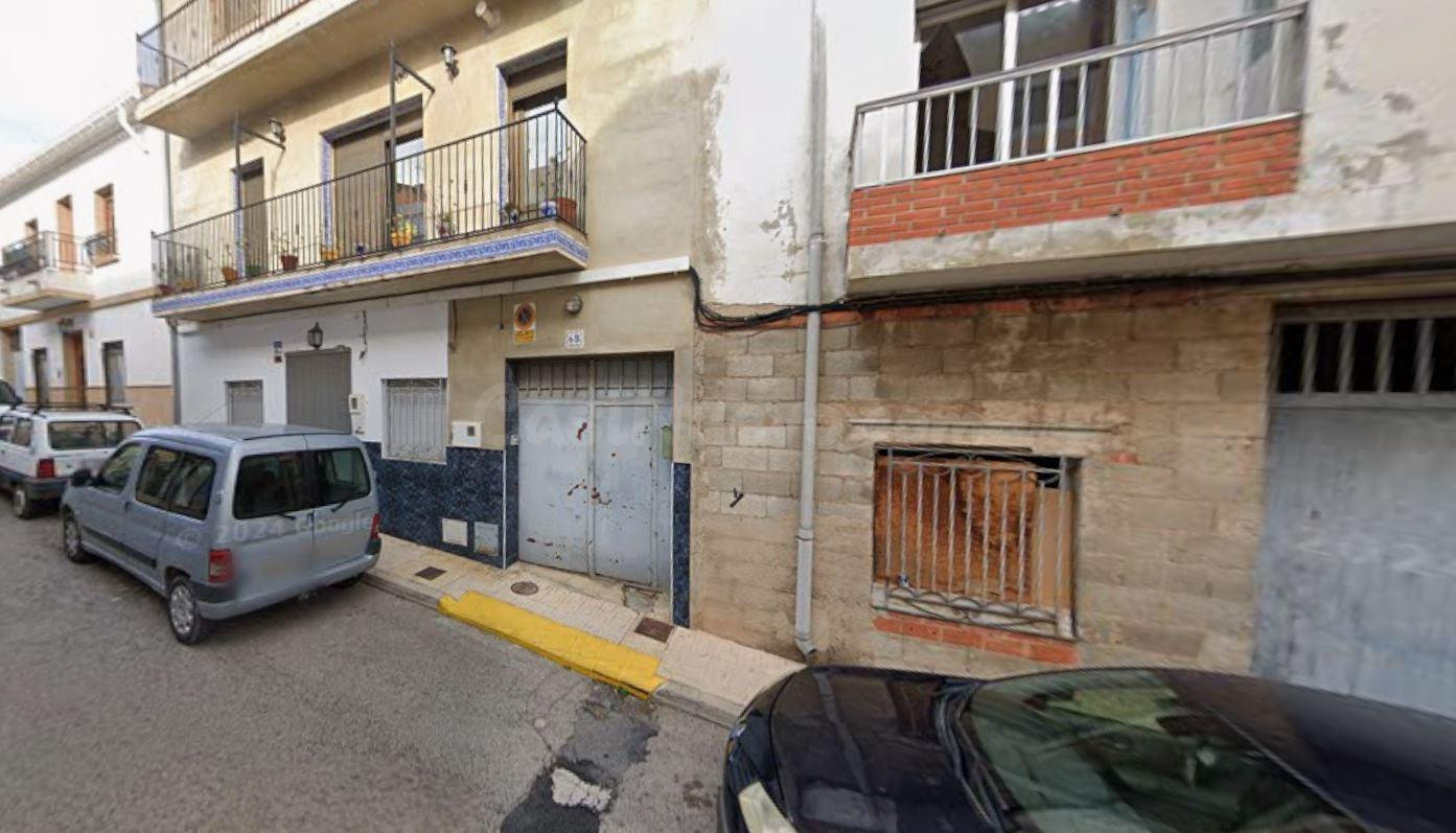 Se vende local OKUPA en Verge de la Consolació en Llutxent (