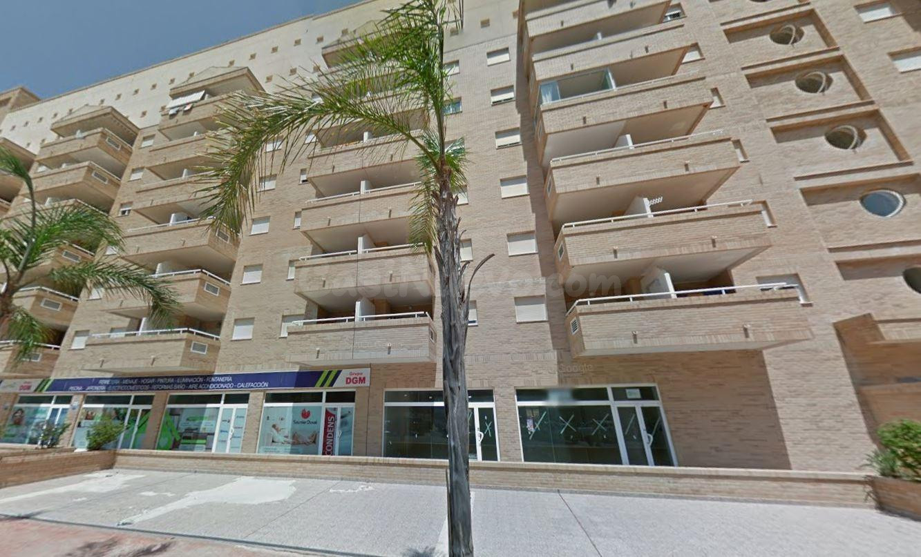 Se vende piso OKUPA en Central Oropesa del Mar (Castellón). - foto 3