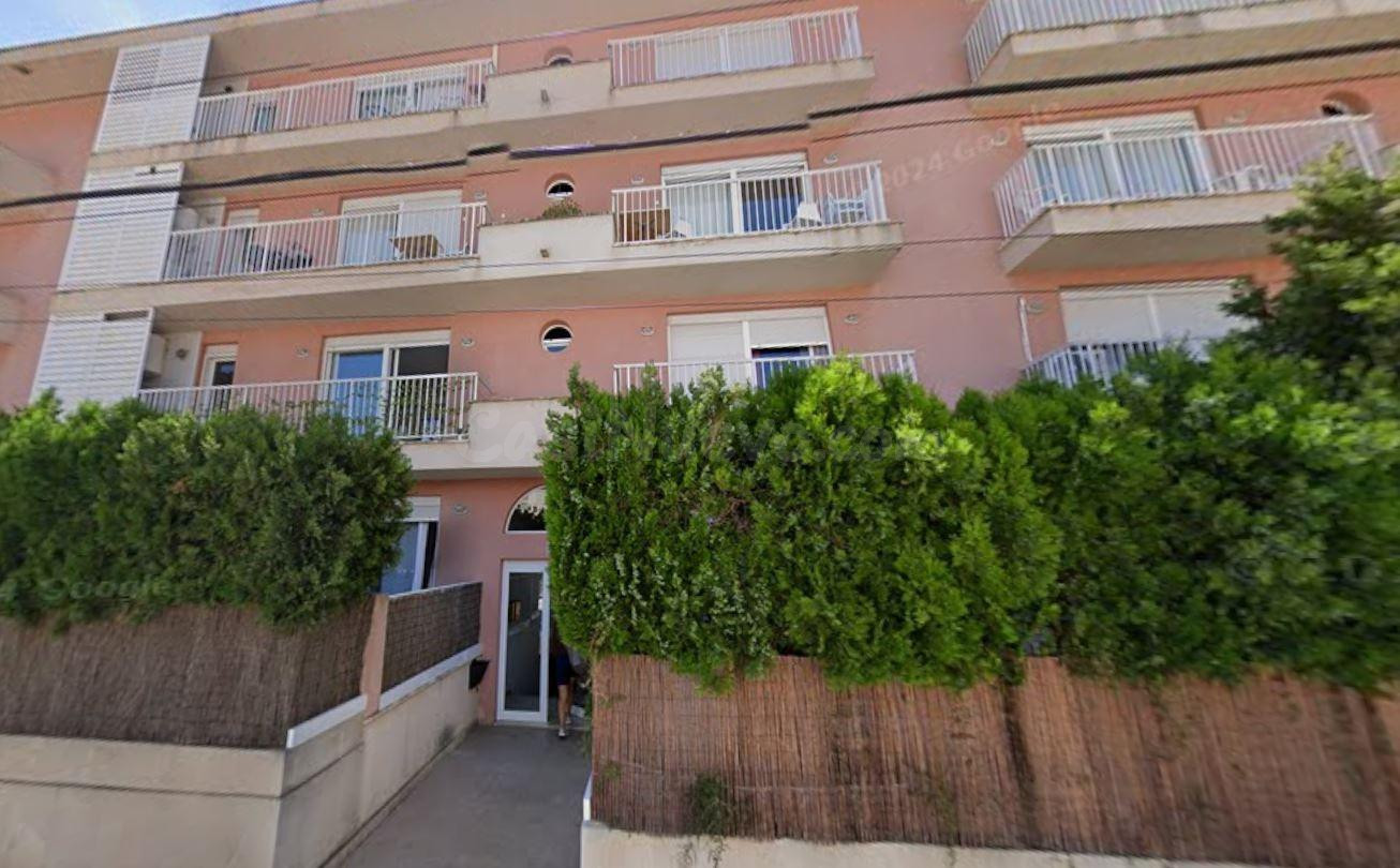 Se vende piso OKUPA en Calle Pizarro 39 de Capdepera (Islas  - foto 3