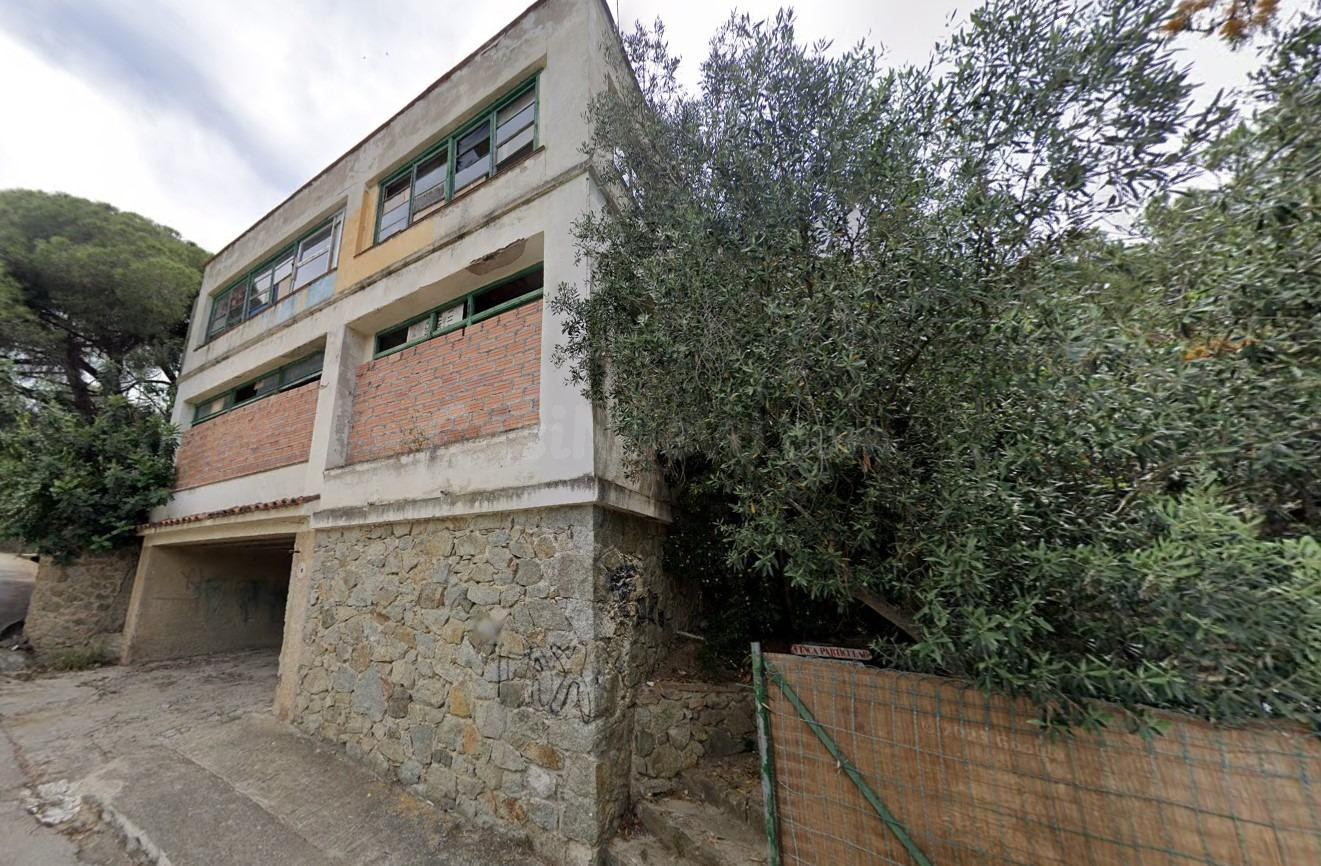 Se vende edificio OKUPADO en Avenida Andersen Nº 26 Arenys d