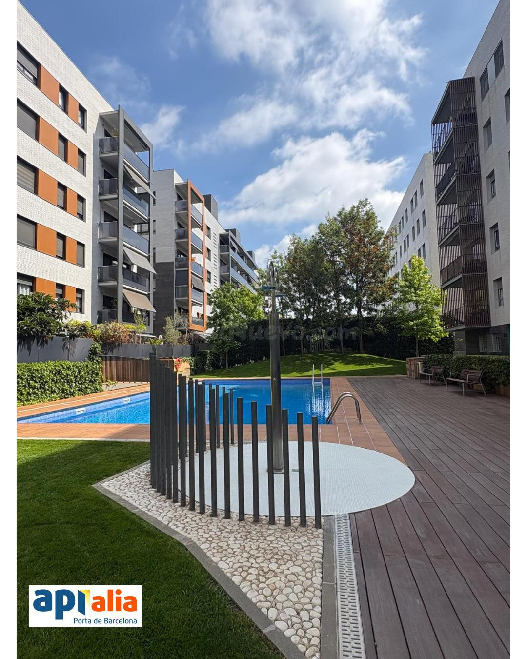 IMPRESIONANTE PISO CON ZONA COMUNITARIA - foto 2