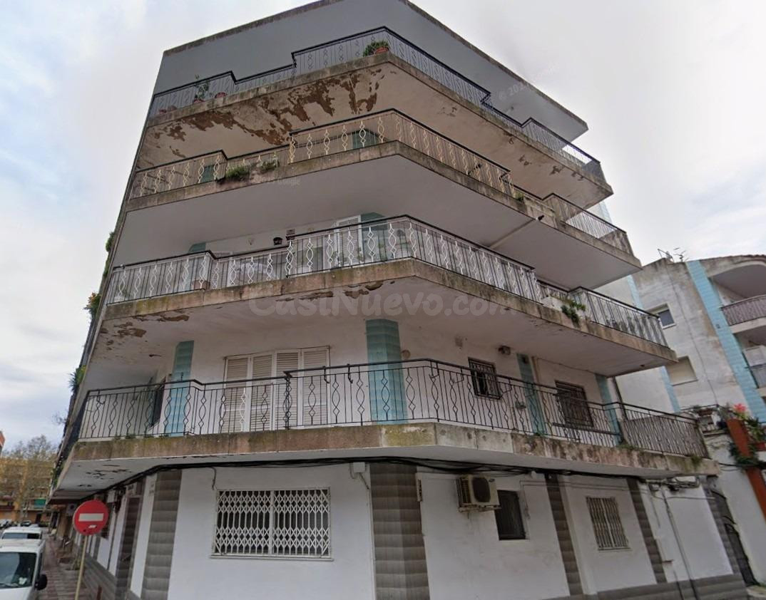 Se vende piso okupado en C/ JOSEP CARNER,11 Blanes (Girona) - foto 2