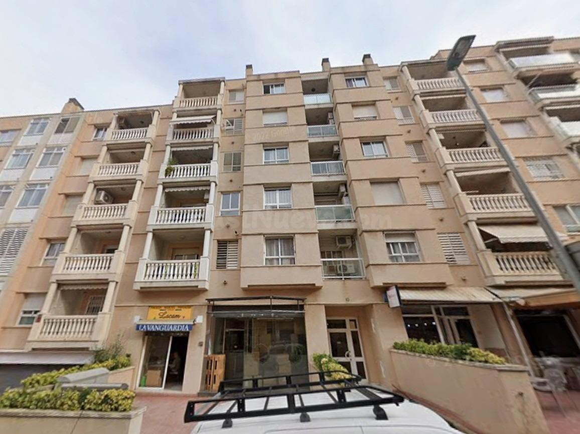 Se vende piso OKUPADO en Calle Blanca D´Anjou Nº 10 Tarragon