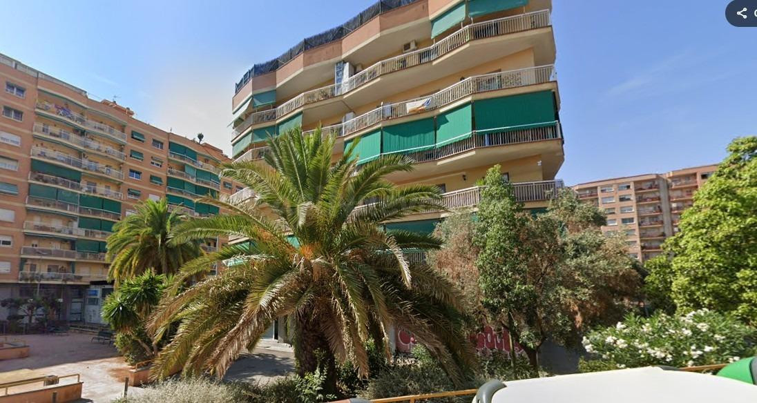 VENTA DE PISO OKUPADO EN BADALONA