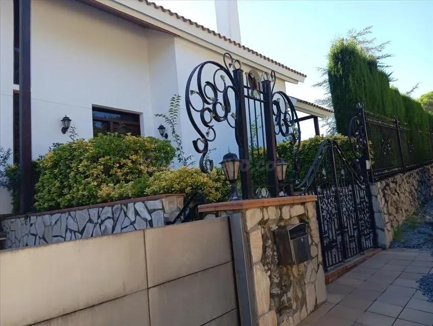 Se vende residencial OKUPADO en Calle Lluis Bonet I Gari de 