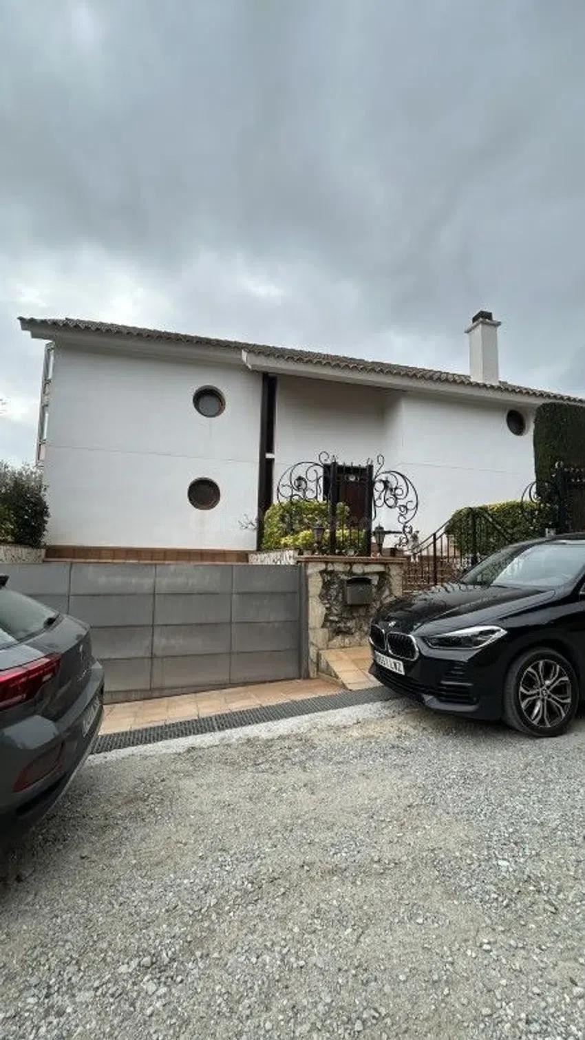 Se vende residencial OKUPADO en Calle Lluis Bonet I Gari de  - foto 2