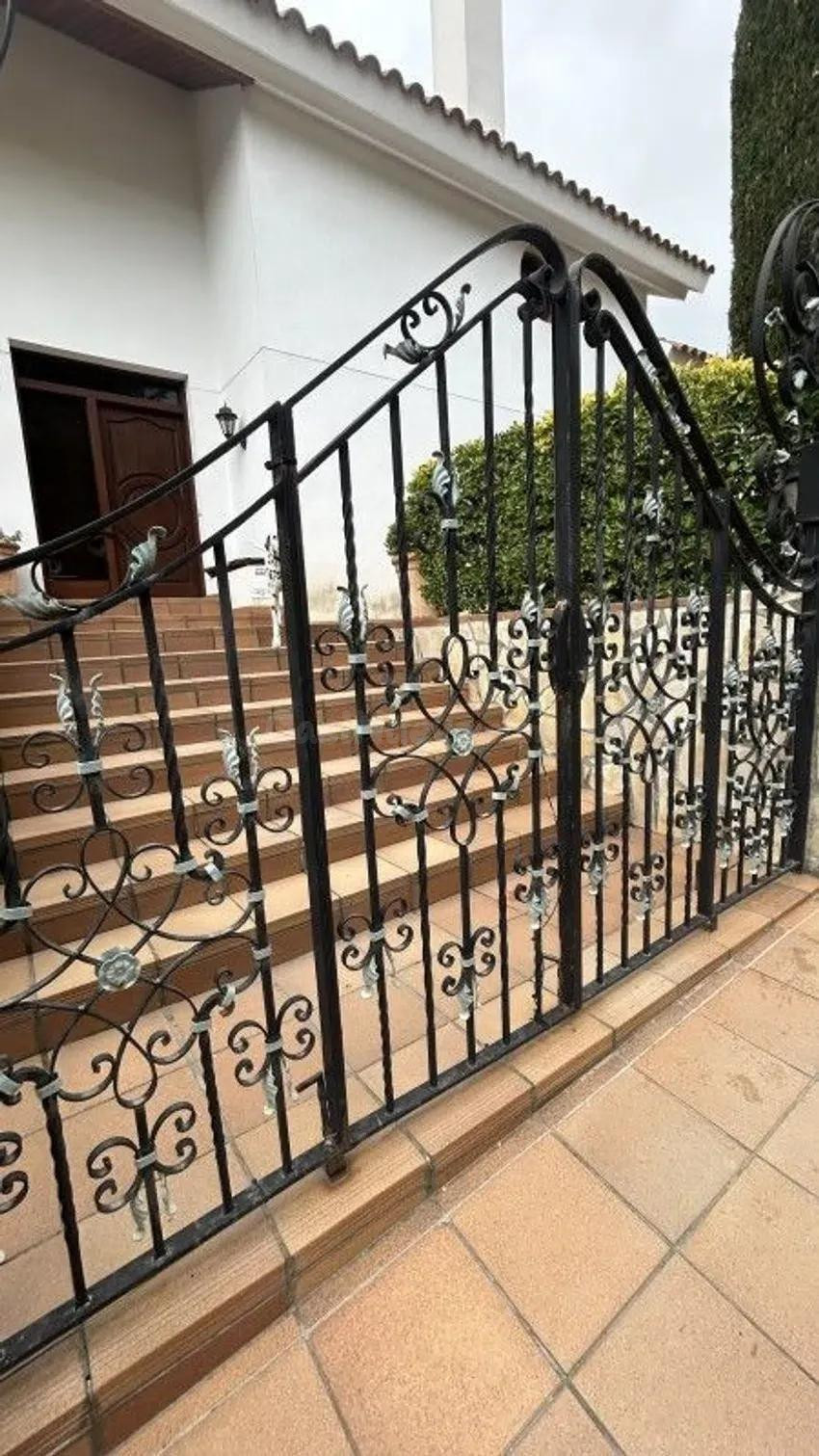 Se vende residencial OKUPADO en Calle Lluis Bonet I Gari de  - foto 3