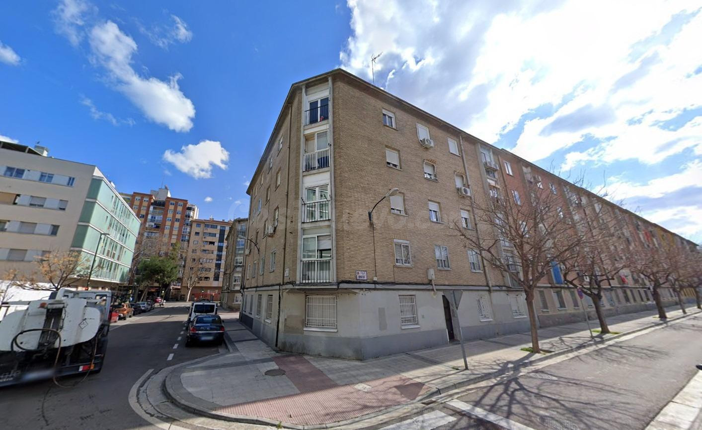 Se vende piso OKUPA en Calle Binefar 14 de Zaragoza (Zaragoz