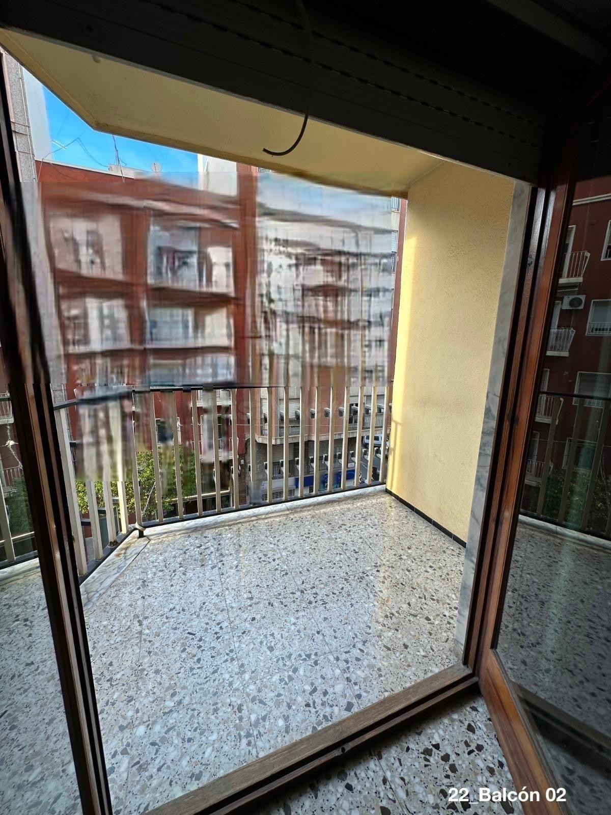 GRAN PISO EN ZONA CENTRO ESQUINA
