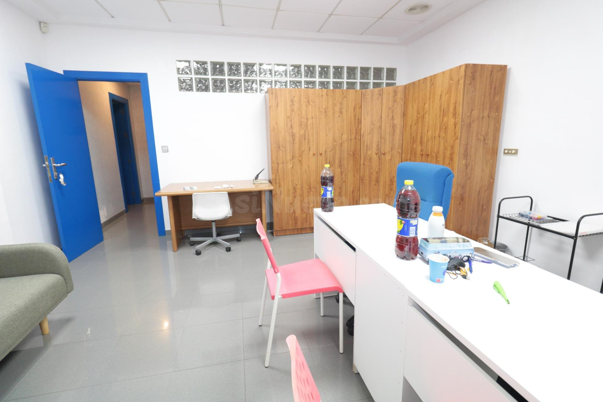 ALQUILER ODESPACHO INTERIOR PARA CUATRO PUESTOS