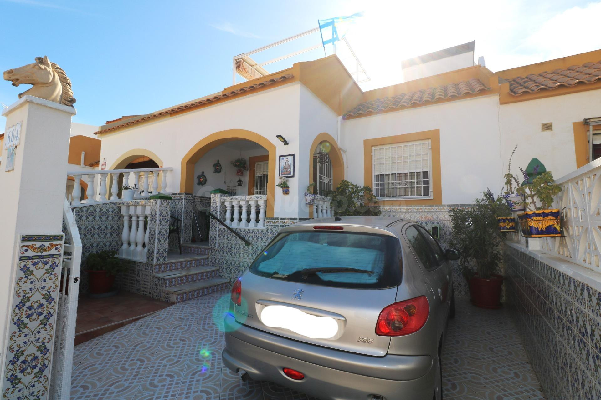 BUNGALOW SIN VECINOS CON PISCINA COMUNITARIA EN EL LIMONAR