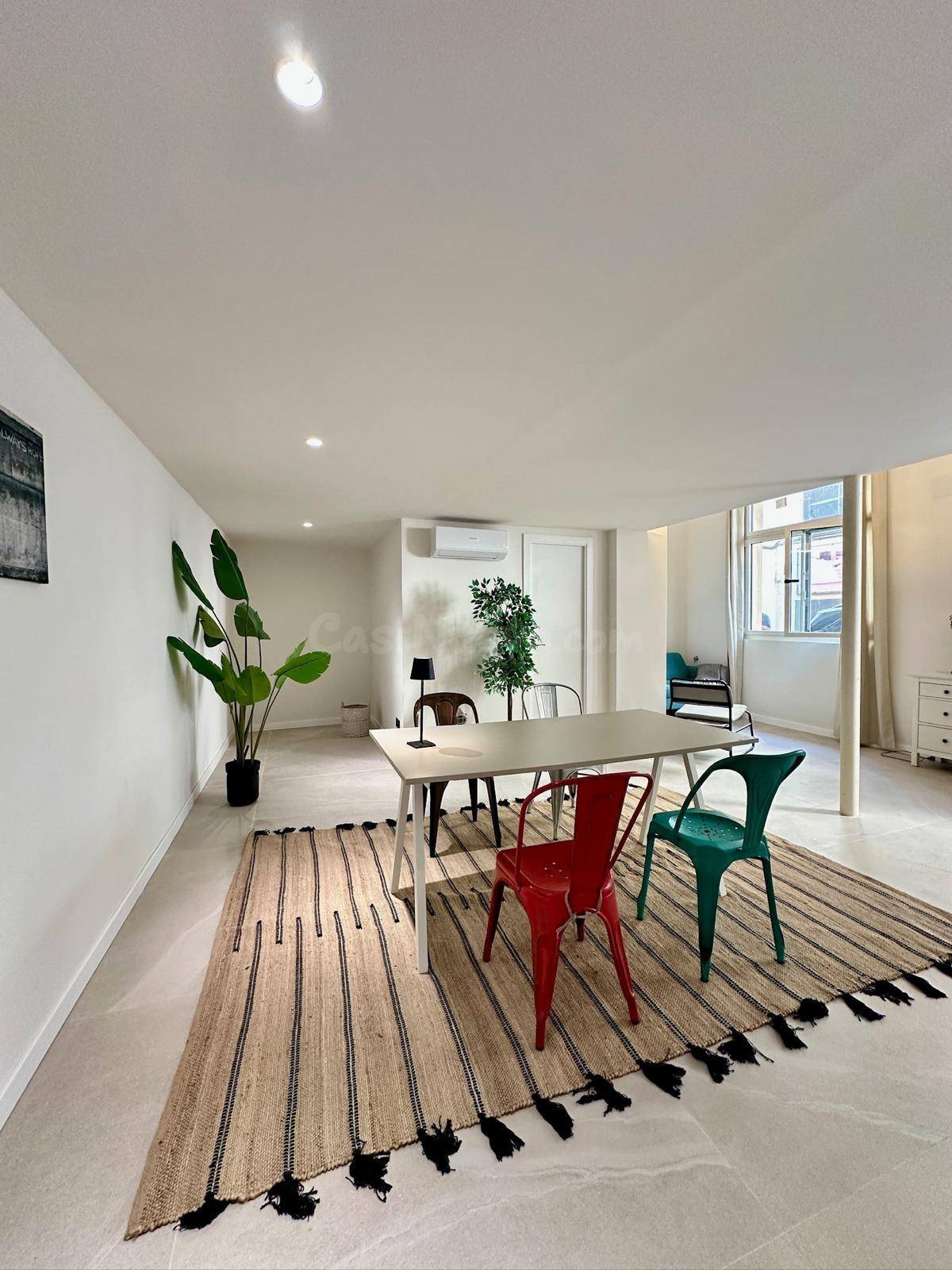 Loft dúplex reformado a 25 metros de la playa en Montgat - foto 3
