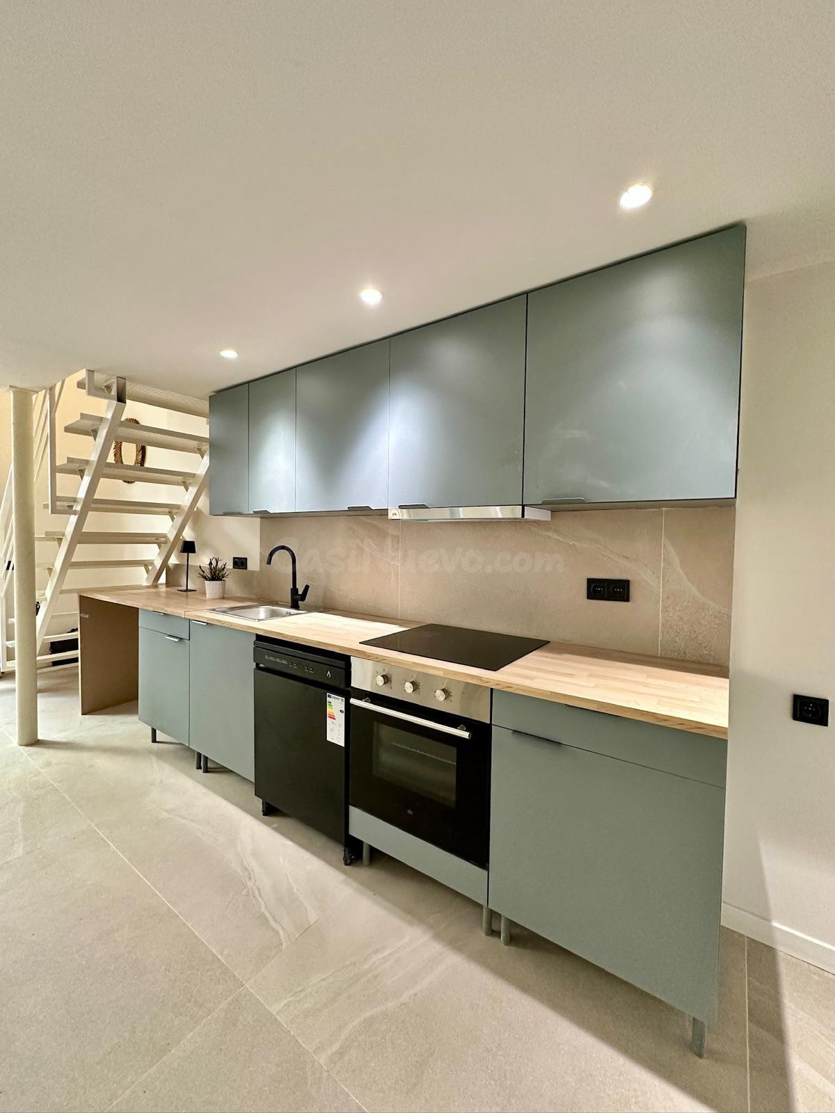 Loft dúplex reformado a 25 metros de la playa en Montgat - foto 5