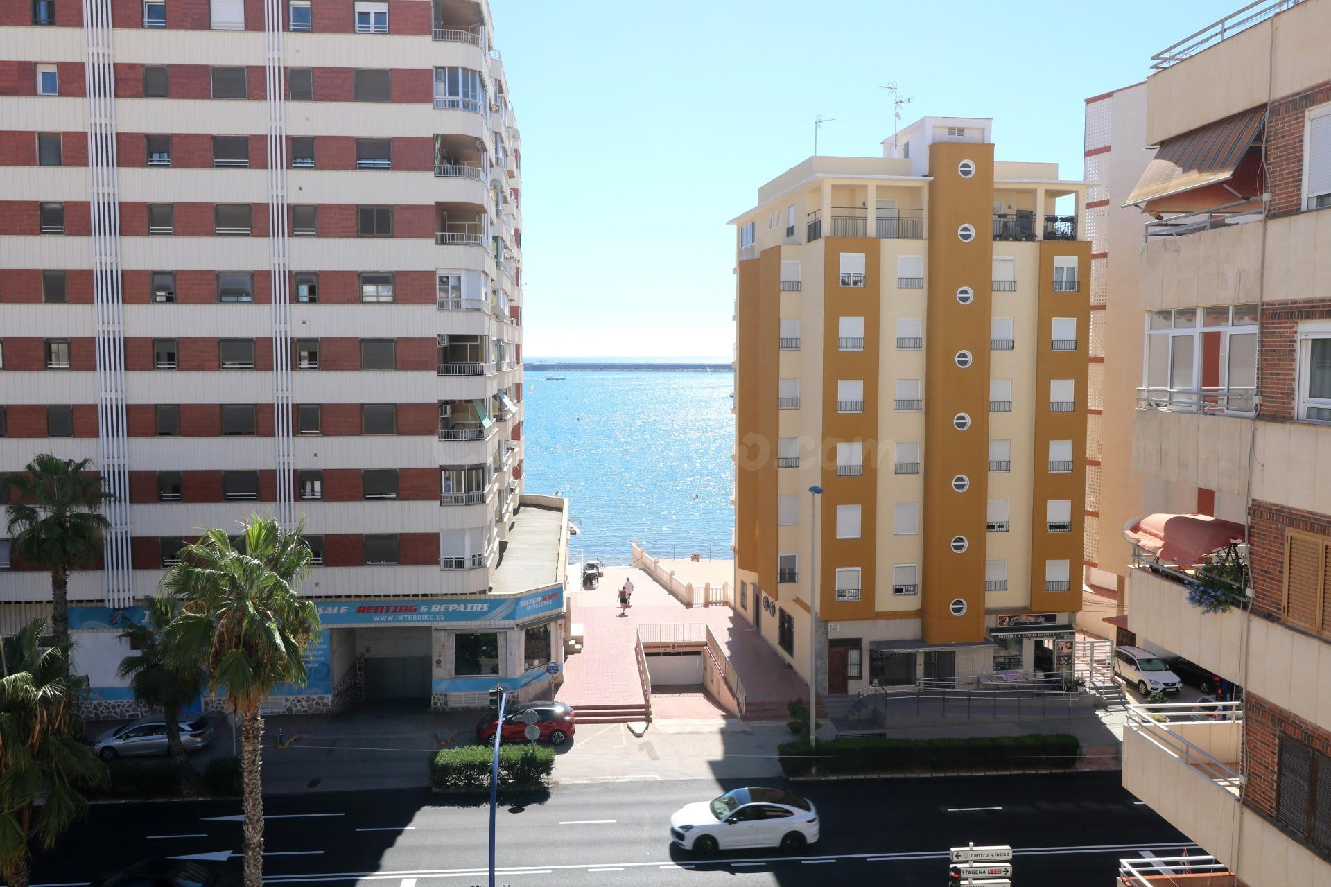 PISO DE 3 DORMITORIOS CON VISTAS LATERALES AL MAR - foto 2