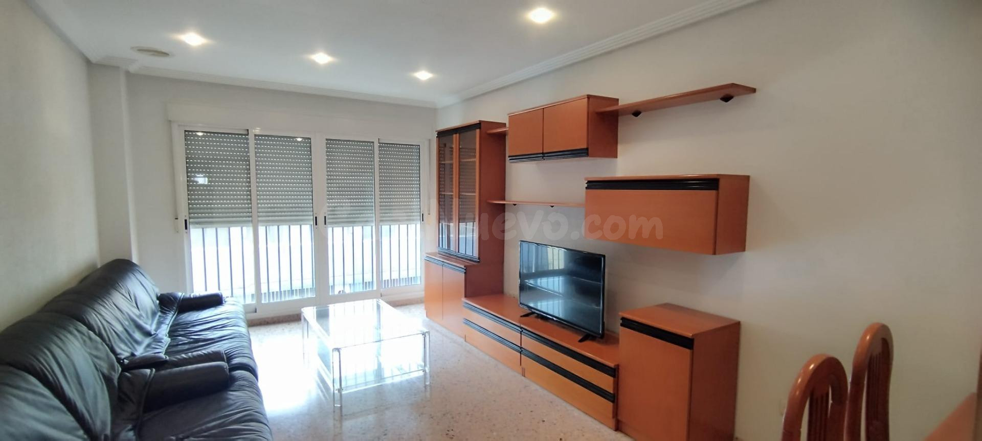 PISO SEMINUEVO EN ZONA TOSCAR CON GARAJE