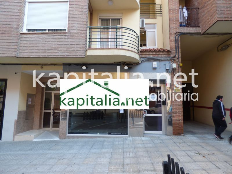 Local a la venta y en alquiler en Avenida Almaig. - foto 2