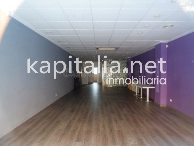 Local a la venta y en alquiler en Avenida Almaig. - foto 3