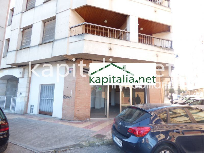 Local chaflan a estrenar en venta y alquiler en el barrio de