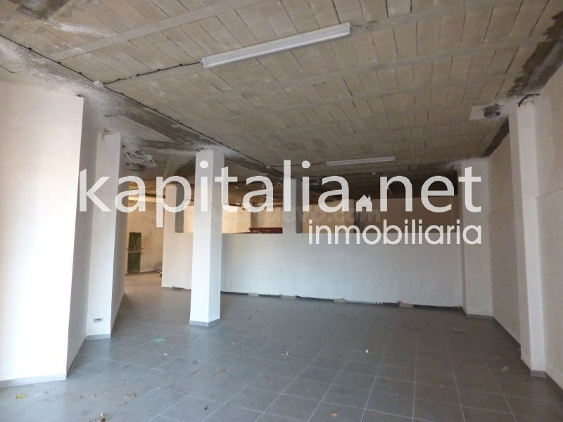 Local chaflan a estrenar en venta y alquiler en el barrio de - foto 4