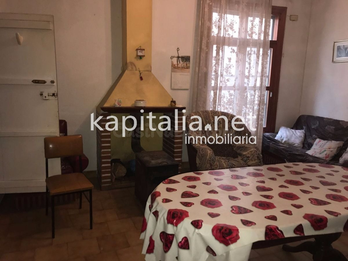 Casa de 500m2 a la venta en Bocairent - foto 2