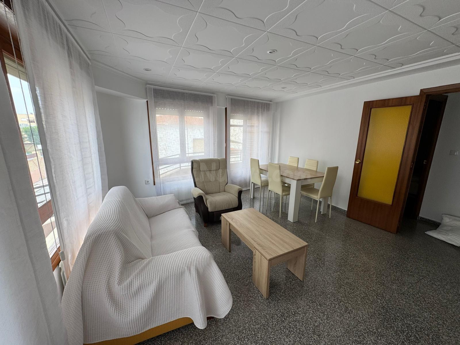 Amplio y Luminoso Piso en el Corazón de Castalla por €175,00 - foto 2