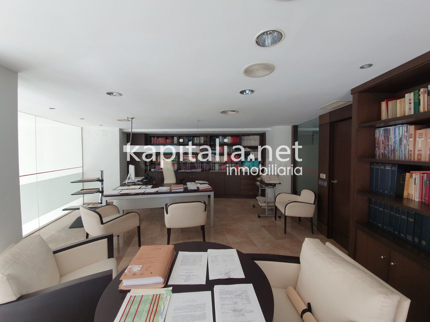 Espectacular local comercial chaflan a la venta en Ontinyent