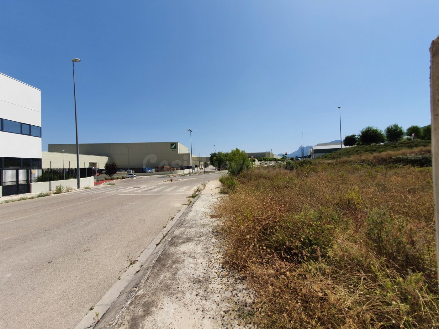 Solar industrial Chaflan a la venta en Atzeneta de Albaida. - foto 2